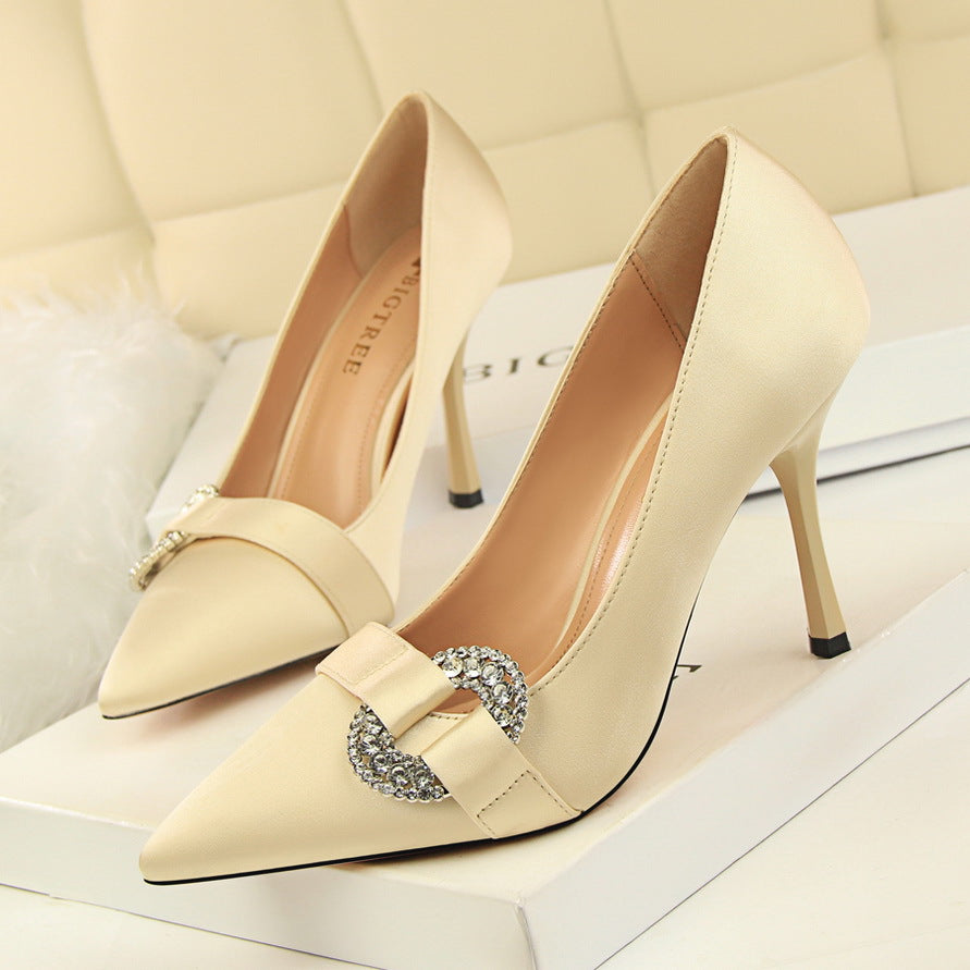 High-heeled satin pumps with Rhinestone Buckle